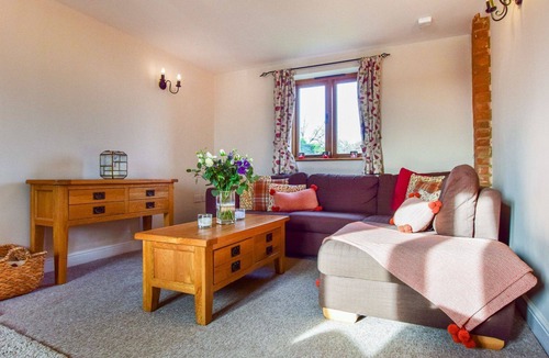 Bidford-on-Avon Cottage | Granary at Oosland Barns - sleeps 4 guests in 2 bedrooms