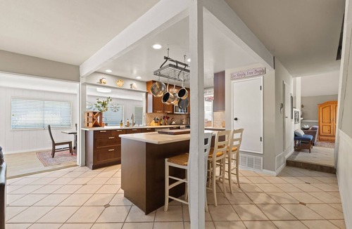 Bonita House | Grand Piano, Stocked Kitchen, Modern Decor