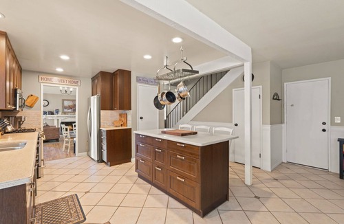 Bonita House | Grand Piano, Stocked Kitchen, Modern Decor