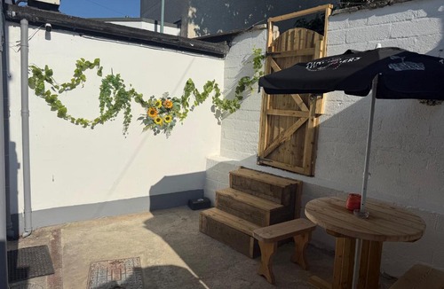 Stroud House | Grande Italia Rooms Comfort Italian Hospitality 1