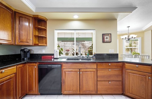 La Sierra Hills House | GRANDVIEW PICKLEBALL OASIS. A private 6 bedroom pool home with panoramic views.