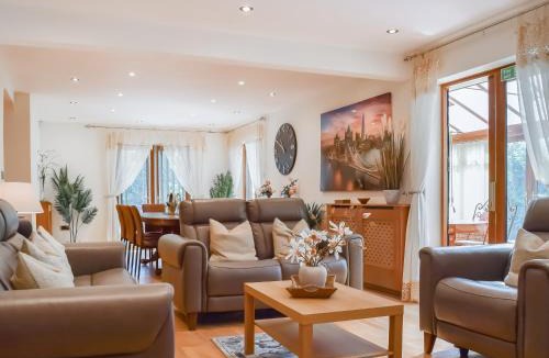 West Bridgford House | Grange House