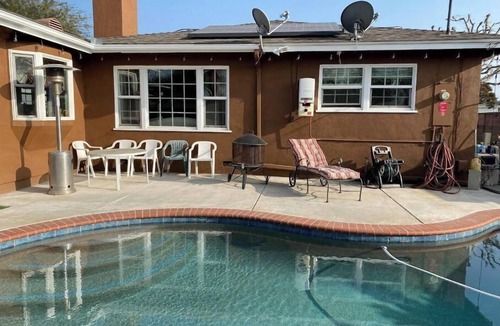 Fullerton House | Great 3 bedroom 2 bath single family home close to Disneyland.