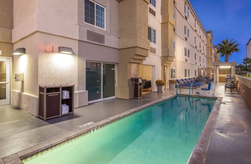 Anaheim Resort House | GREAT DEAL! 2 Amazing Units Close to Disneyland! Shuttle Service, Pool!