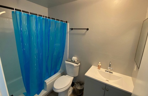 Pico - Robertson Apartment | Great Deal x8 Guests Unit with AC and WiFi in Beverly Hills