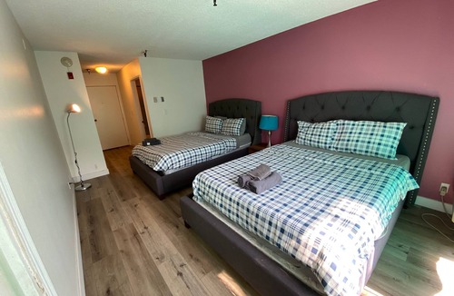 Pico - Robertson Apartment | Great Deal x8 Guests Unit with AC and WiFi in Beverly Hills