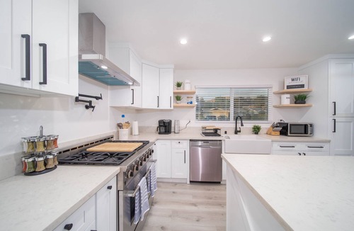 Canyon Country House | Great getaway close to Castaic Lake, Six Flags.