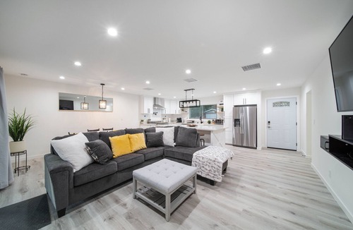 Canyon Country House | Great getaway close to Castaic Lake, Six Flags.