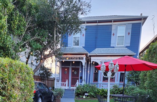 Piedmont Avenue House | Great Location: Quiet, secure with parking by restaurants, groceries, etc.