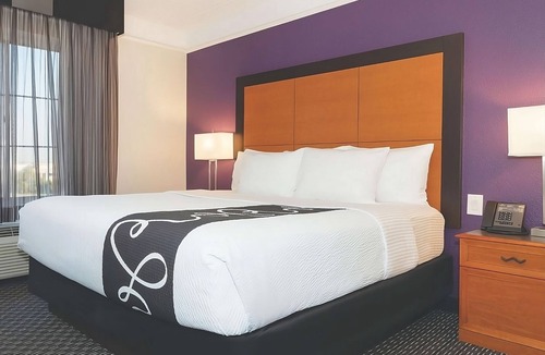 Guasti Hotel | Great Relaxing Overnight Stay! Relaxing Unit to Enjoy. Pool Access, Free Parking