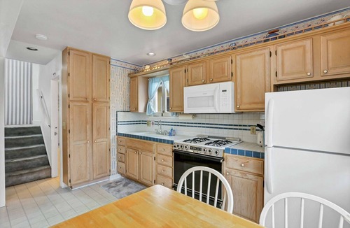 Balboa Island Cottage | Great Value! Classic Cottage on Balboa Island, Walk to Beach/Marine Ave, Corner Lot, Spacious Patio