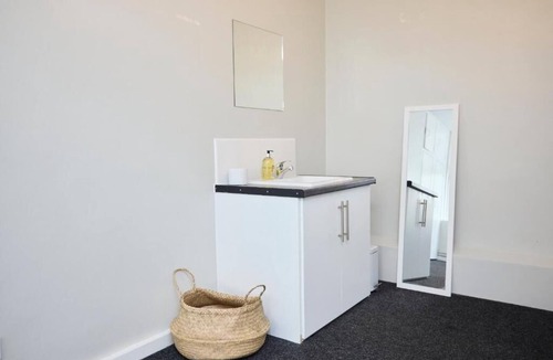 Westminster Apartment | Great Value Double Room Near Buckingham Palace & St James's Park
