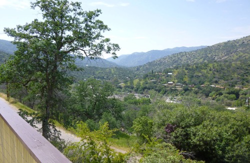 Three Rivers House | Great Views - 2 Miles from Sequoia National Park - DOG friendlyn