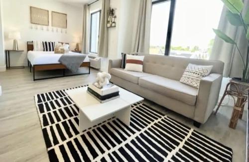Van Nuys Apartment | Greater Properties Luxe Studios -Mins to Hollywood & LAX Airport