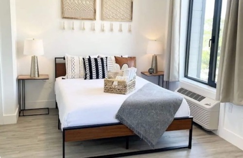 Van Nuys Apartment | Greater Properties Luxe Studios -Mins to Hollywood & LAX Airport