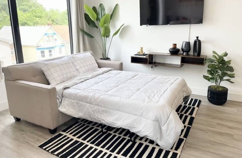 Van Nuys Apartment | Greater Properties Luxe Studios -Mins to Hollywood & LAX Airport