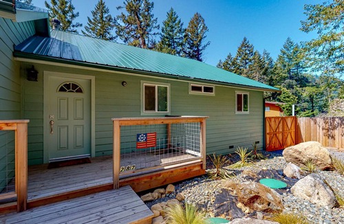 Burnt Ranch Cabin | Green Cabin at Trinity Village
