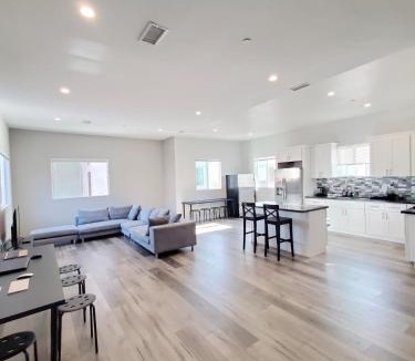 Los Angeles Hostel | Green HomeStay address changed