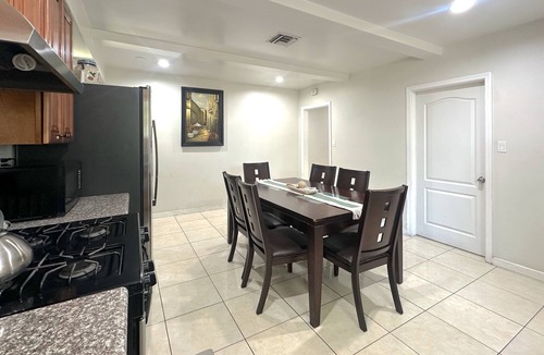 Southwest Anaheim House | Group-Friendly Anaheim Stay – Spacious, Cozy, and Close to Disneyland BOOK NOW!