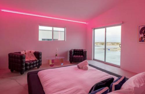 Landers House | Grow House by Fieldtrip Remote Lux w 100ft Pool