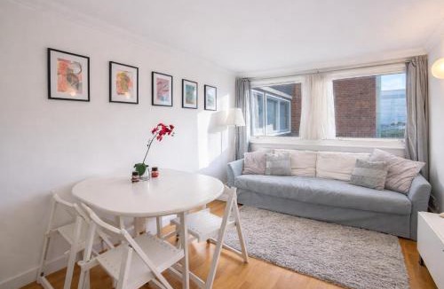 Fitzrovia Apartment | Guest Favorite Central 1BR with Lift for 4
