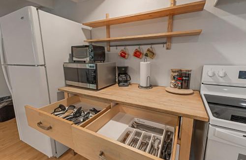 Chico House | Guest House, Accessible to Downtown, & Fast WiFi!