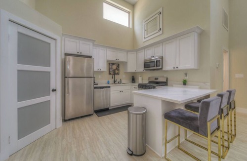 Estates at Canyon Crest House | Guest House on Quiet Cul-De-Sac