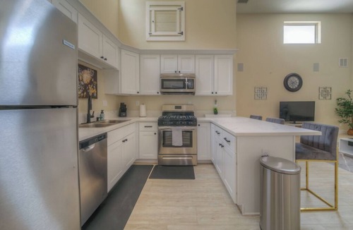 Estates at Canyon Crest House | Guest House on Quiet Cul-De-Sac