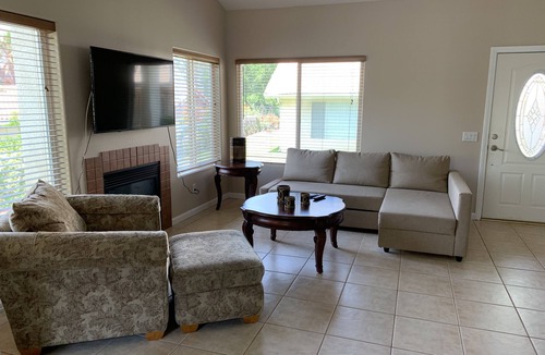 Colton House | Guest house pool near Loma Linda hospital