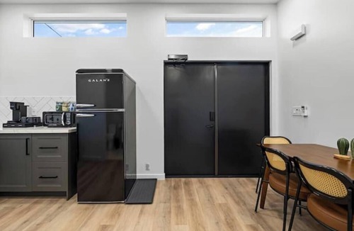 Los Angeles House | Guest house w/2BR 2bath by DTLA East Los Angeles