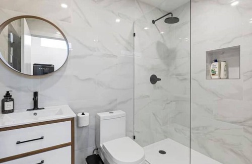 Los Angeles House | Guest house w/2BR 2bath by DTLA East Los Angeles