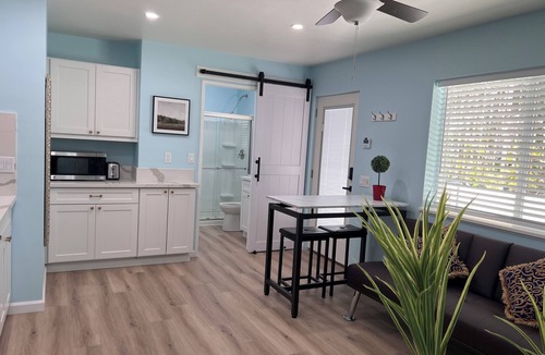 San Marcos House | Guest house with kitchen washer dryer in nice neighborhood next to scenic trail