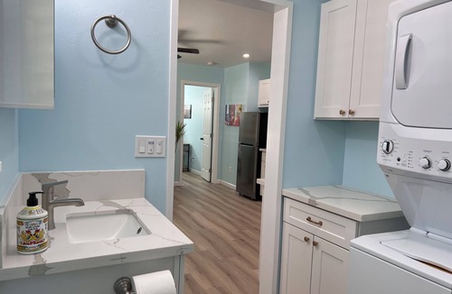 San Marcos House | Guest house with kitchen washer dryer in nice neighborhood next to scenic trail
