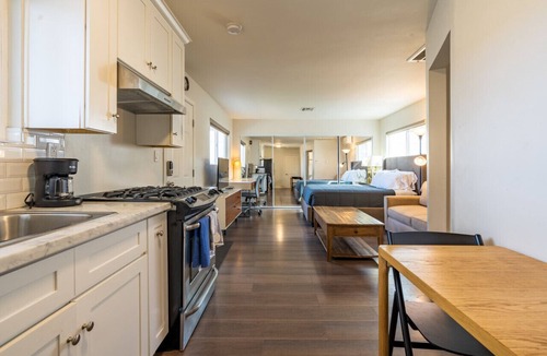 Glendora House | Guest Studio. Private Entrance. Safe Neighborhood.