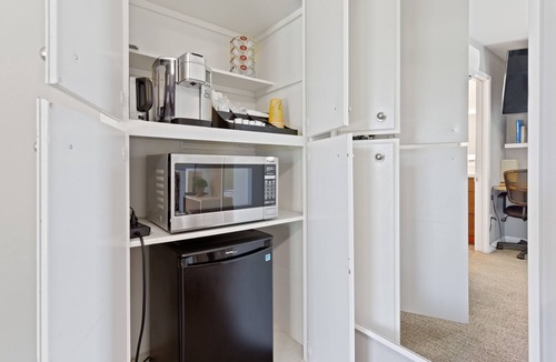 Fox Hills Apartment | Guest Suite, Private Ent., 5 min LAX, Westchester