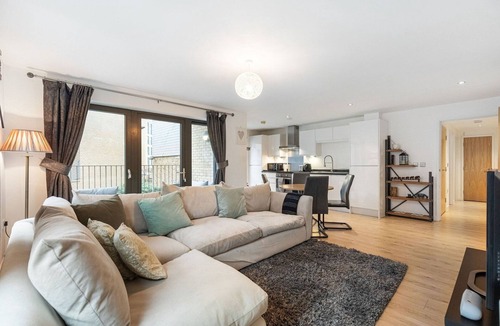 Vassall Apartment | GuestReady - Charming London retreat with balcony