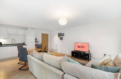 Vassall Apartment | GuestReady - Charming London retreat with balcony