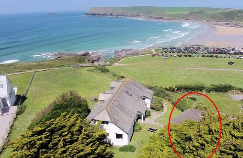 Trebetherick Cottage | GULLSWAY: SEPTEMBER TIDE, pet friendly, with a garden in Polzeath