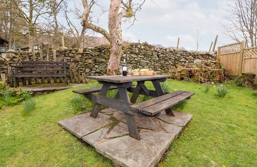 Elterwater Cottage | GUNPOWDER COTTAGE, pet friendly, with open fire in Elterwater