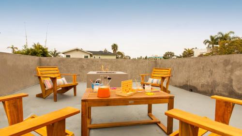 Village of La Jolla House | Hamilton II by AvantStay Beach House Rooftop Deck Newly Renovated Bungalow
