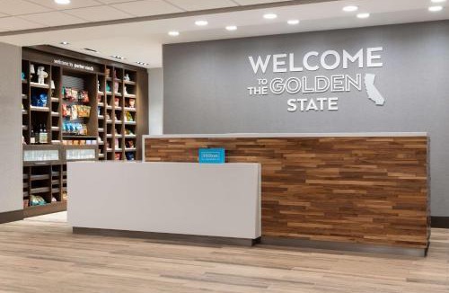 Agua Dulce Hotel | Hampton Inn & Suites Porter Ranch Los Angeles