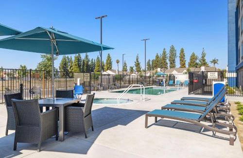 West Park Community Hotel | Hampton Inn & Suites Bakersfield Central