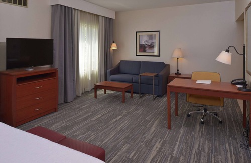Greenacres Hotel | Hampton Inn & Suites Bakersfield North-Airport