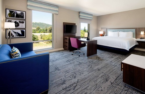 Gilroy Hotel | Hampton Inn & Suites Gilroy