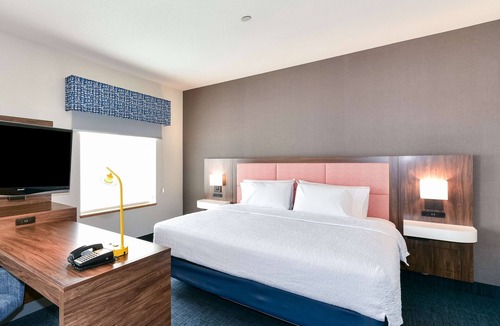 Pittsburg Hotel | Hampton Inn & Suites Pittsburg, CA