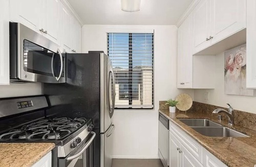 Hollywood Condo | Haven in the Heart of Hollywood - 2 bd/2 ba with pool and fitness room