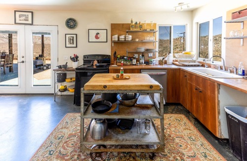 Yucca Valley House | HDP The Compound - Sleeps 16+, Perfect for Groups