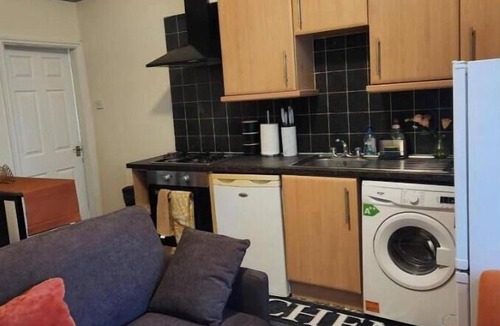 Wolverhampton Apartment | Headline: Charming Ground-Floor Retreat with Private Garden in Wolverhampton