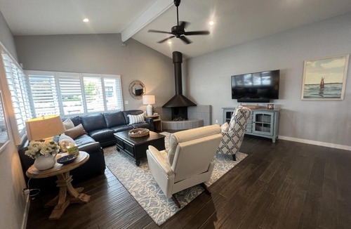 Corona del Mar House | Heart of Corona Del Mar 2 Bed 2 bath gem HUGE Patio and Front yard