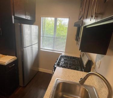 Hollywood Apartment | Heart of Hollywood 1 bedroom apt